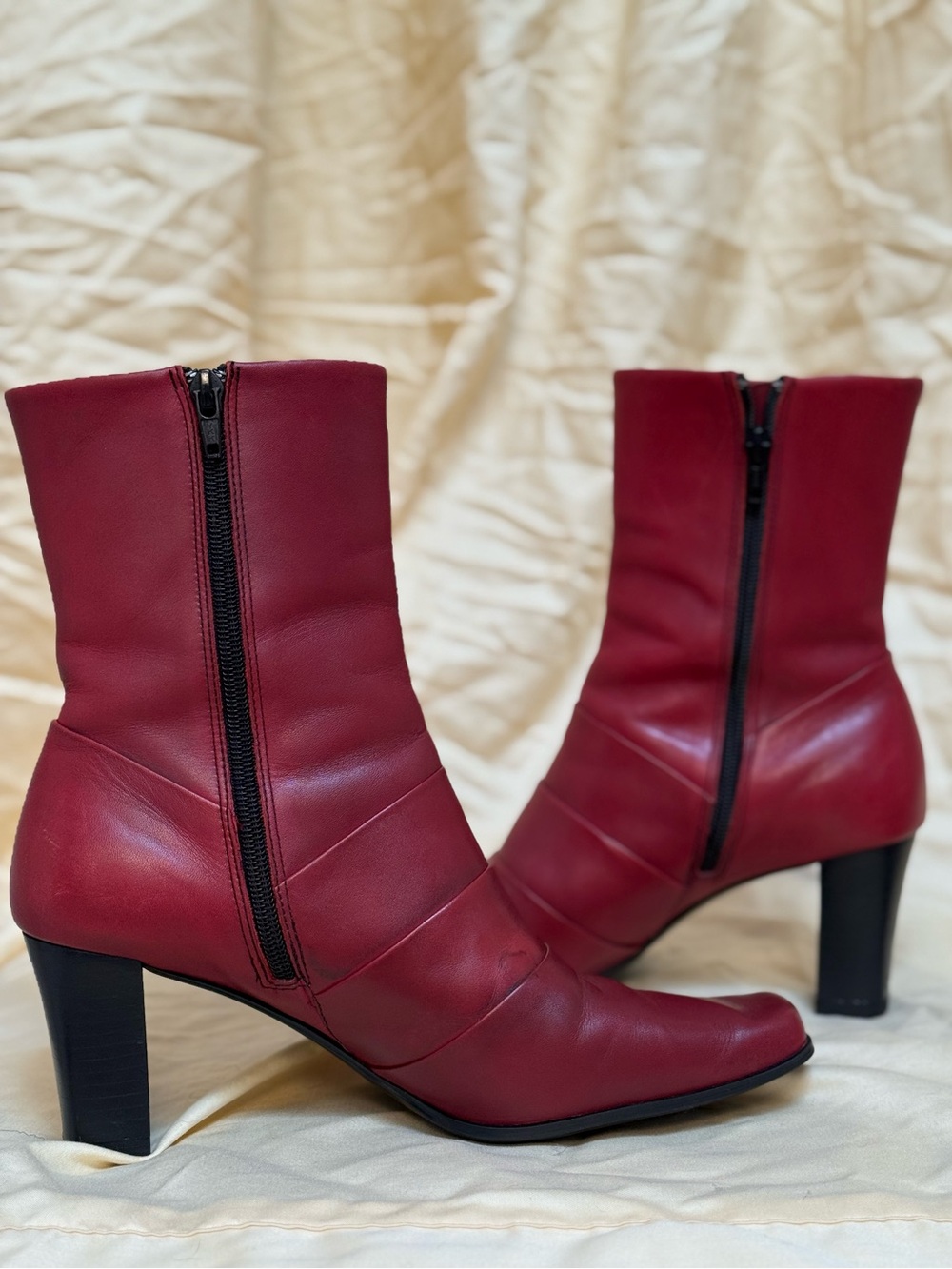 Liz Claiborne Women's Red Leather Mid-Calf Boots. Reheeled & reconditioned! - Picture 12 of 14
